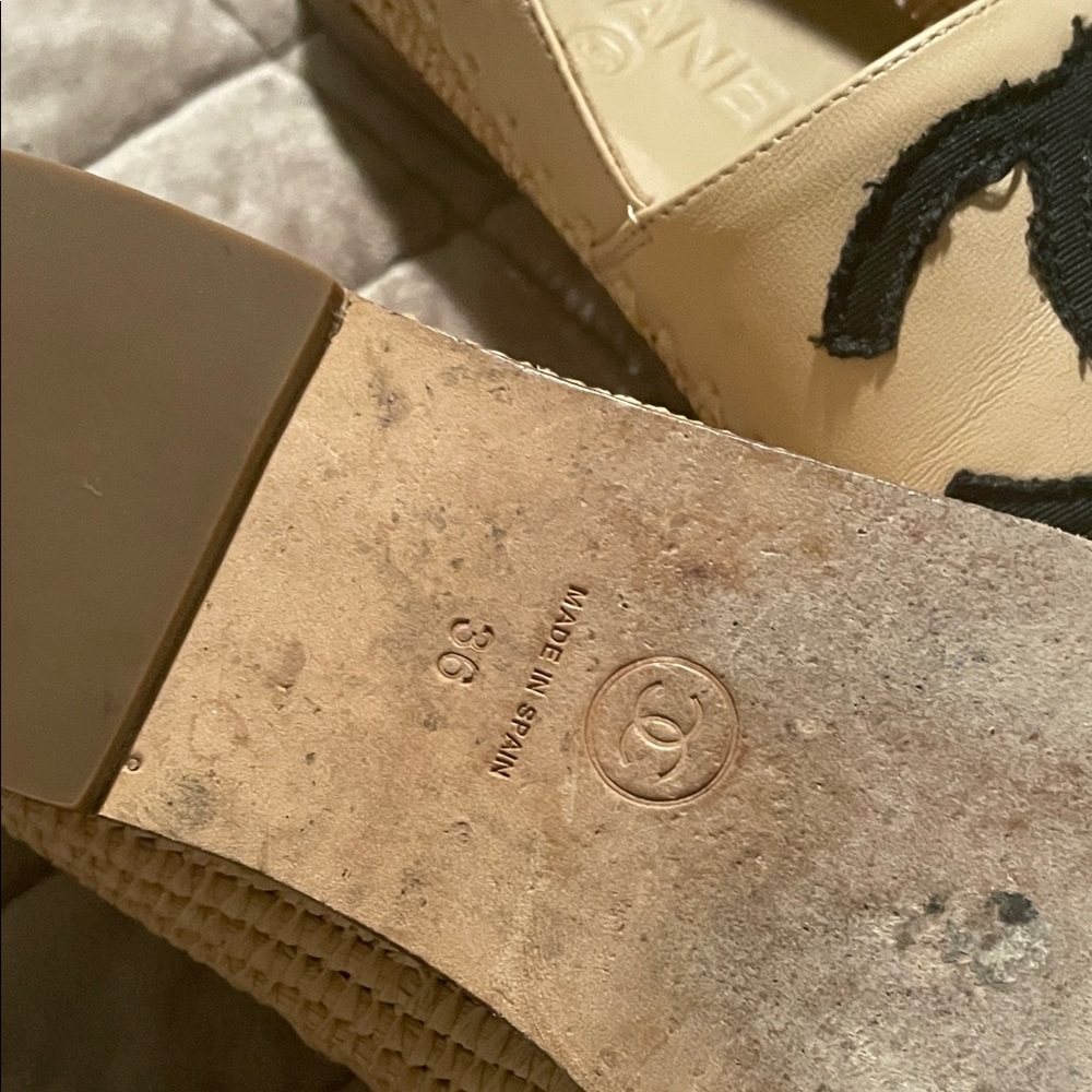 CHANEL Cream Espadrilles with Black Emblem - Picture 5 of 11